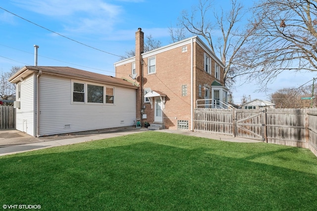 back of house featuring a yard