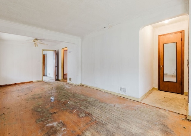 empty room featuring ceiling fan