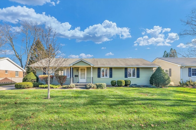 ranch-style home featuring a front lawn