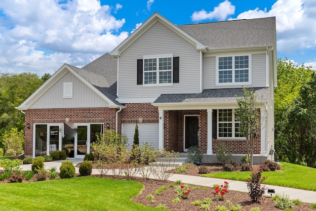 view of front facade featuring a front lawn