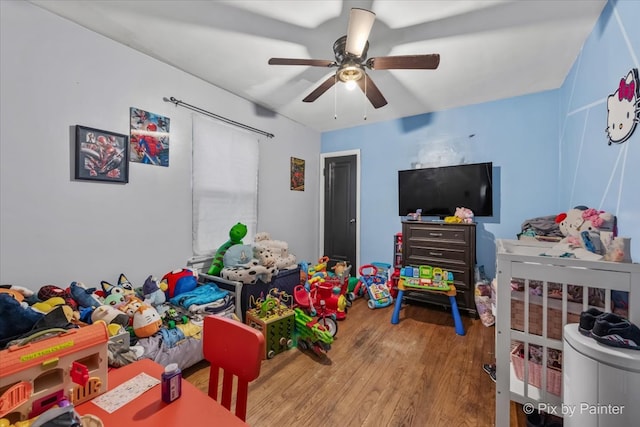 playroom with ceiling fan and hardwood / wood-style floors