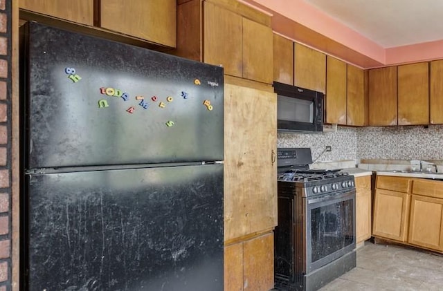 kitchen with backsplash and black appliances