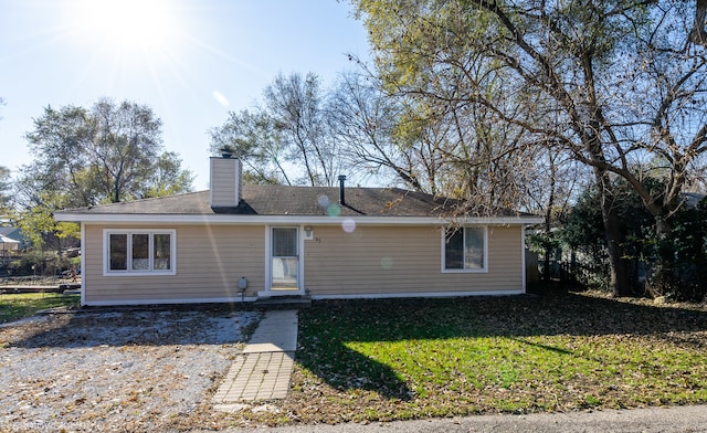 view of front facade with a front lawn