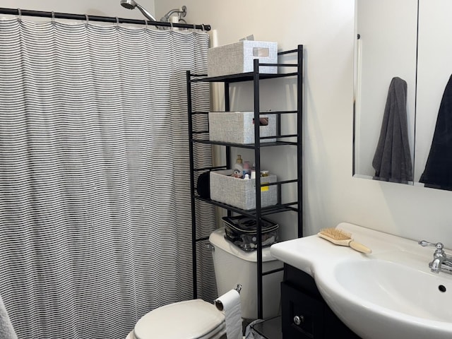 bathroom featuring a shower with curtain, vanity, and toilet