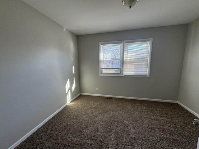 unfurnished room featuring carpet