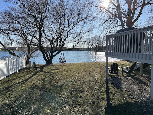 view of yard featuring a water view