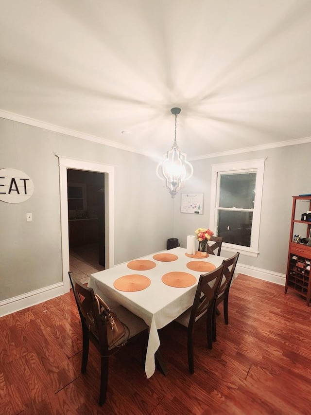 dining room featuring a chandelier, hardwood / wood-style floors, and crown molding