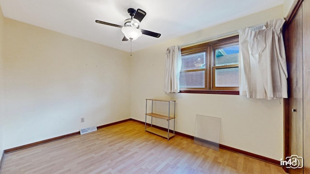 unfurnished room with light wood-type flooring and ceiling fan