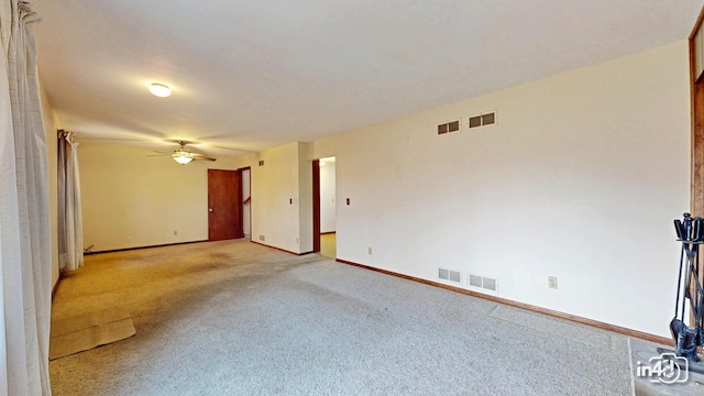 carpeted empty room featuring ceiling fan