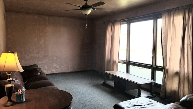 carpeted living room featuring ceiling fan