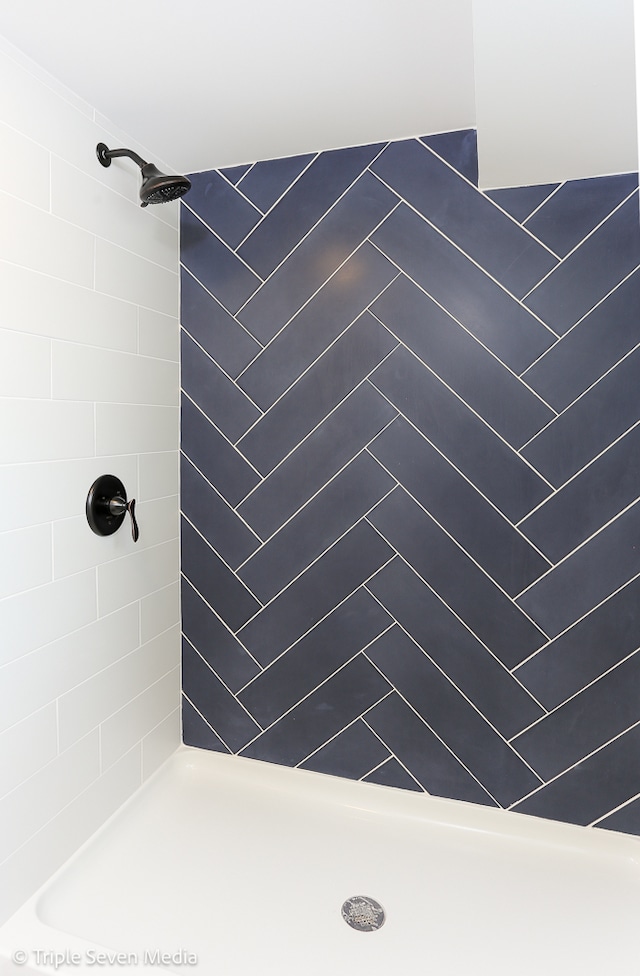 bathroom with a tile shower