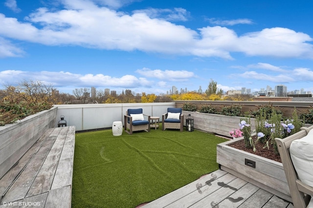 view of yard featuring a view of city