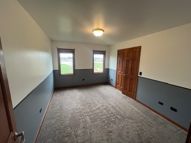 unfurnished room with carpet