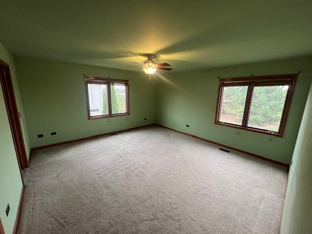 empty room featuring light carpet and ceiling fan