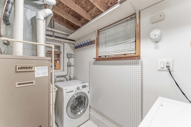 laundry area featuring light tile patterned floors and washer / clothes dryer