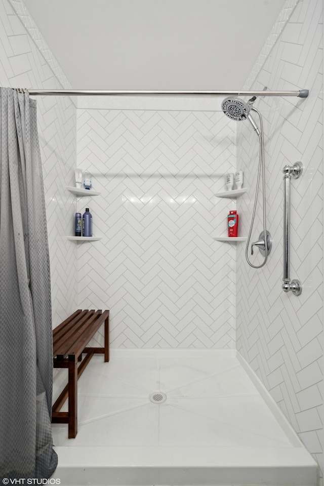 bathroom with curtained shower