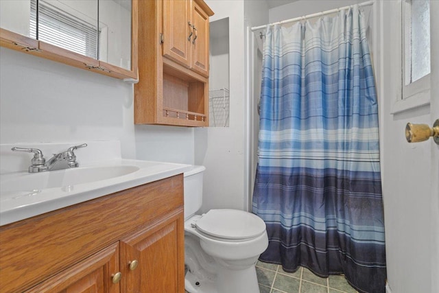 bathroom featuring a shower with shower curtain, vanity, and toilet