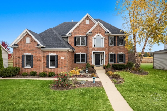 view of front of house featuring a front lawn