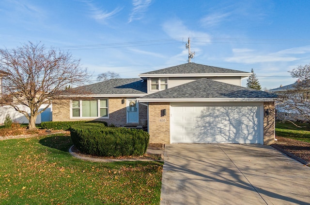 view of front of home featuring a front yard and a garage