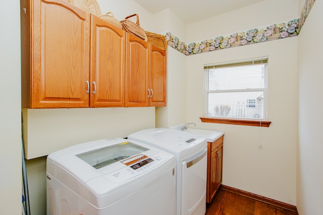 washroom with washing machine and dryer, cabinets, sink, and dark wood-type flooring