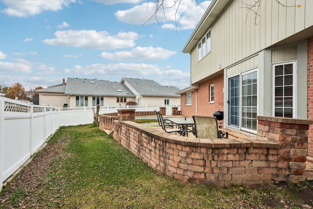 view of yard featuring a patio