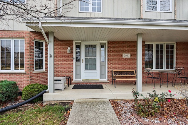 entrance to property featuring covered porch