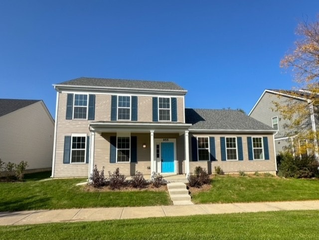 view of front facade featuring a front yard