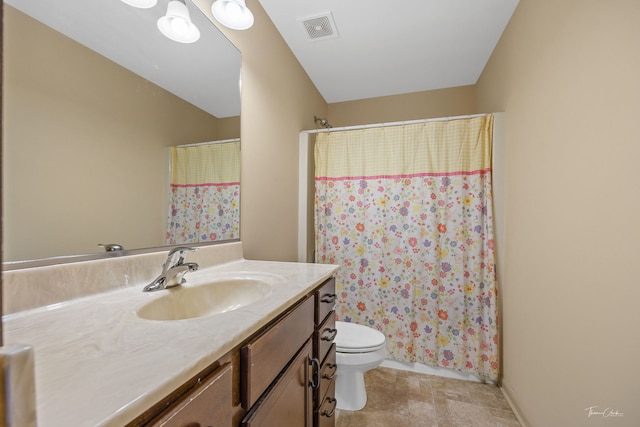 bathroom with a shower with curtain, vanity, and toilet