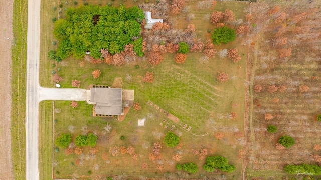 birds eye view of property featuring a rural view