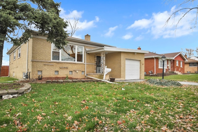 view of front of property featuring a garage and a front lawn