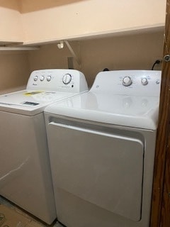 laundry room with washing machine and clothes dryer