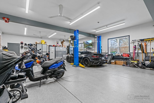 garage featuring ceiling fan