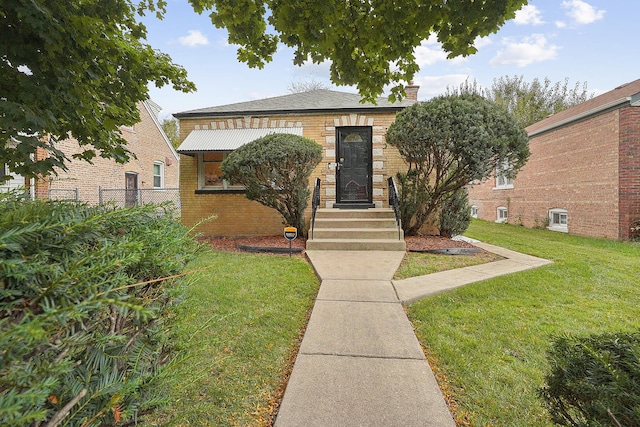 view of front facade with a front yard