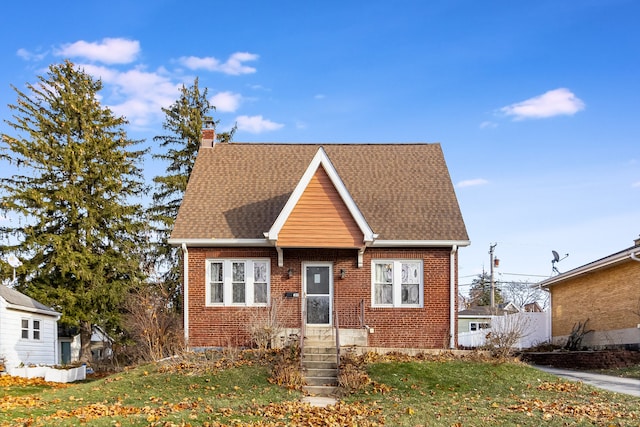 view of front of property with a front lawn