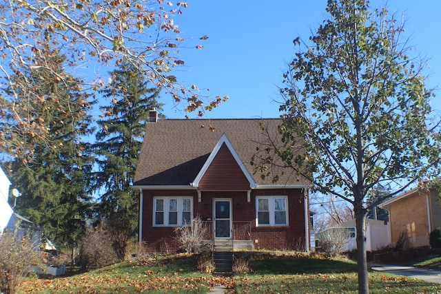 view of front of home with a front lawn