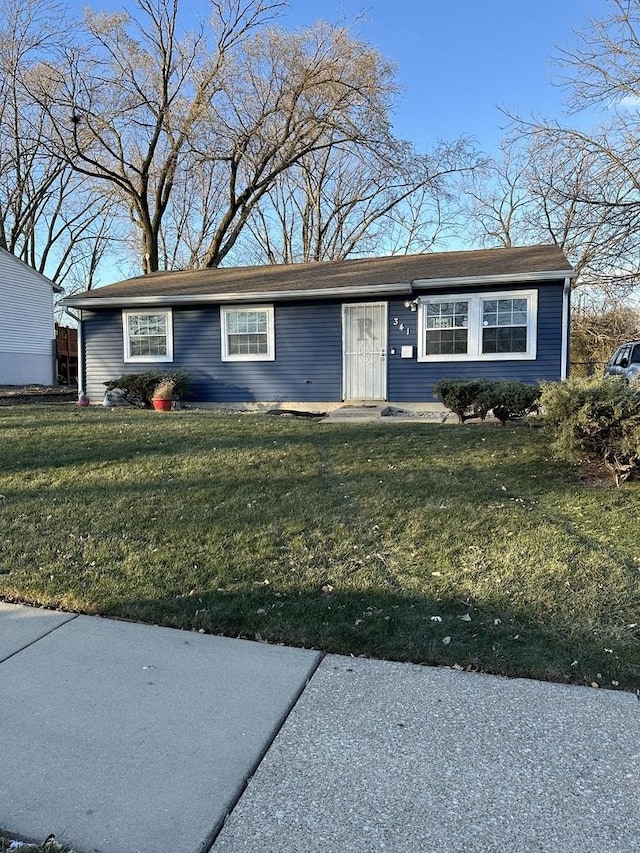 single story home featuring a front lawn