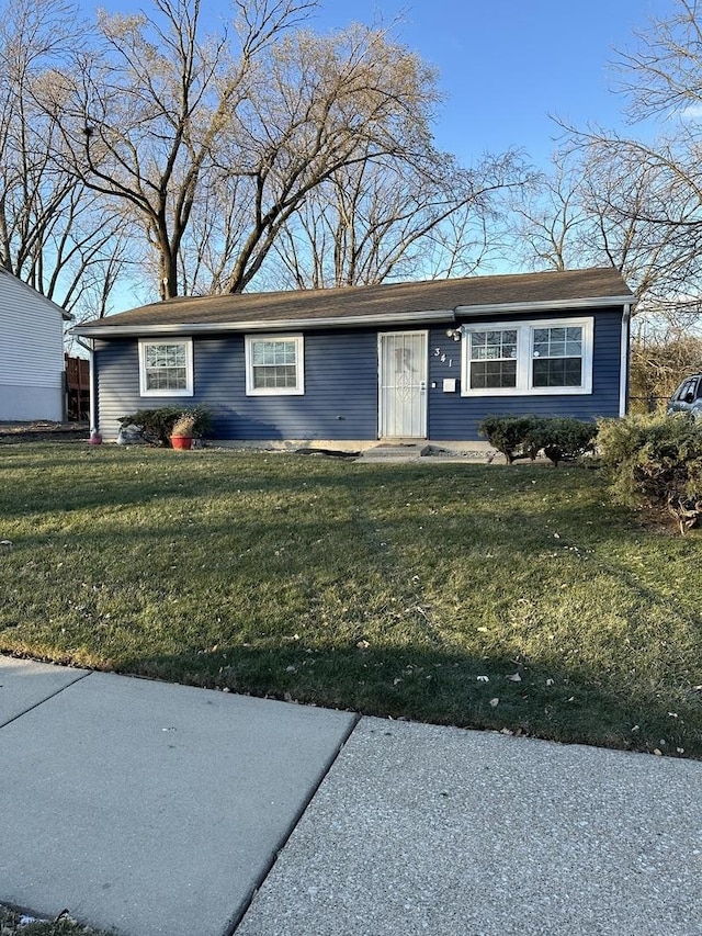 single story home featuring a front lawn