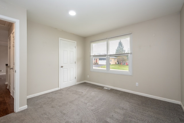 unfurnished room with carpet flooring