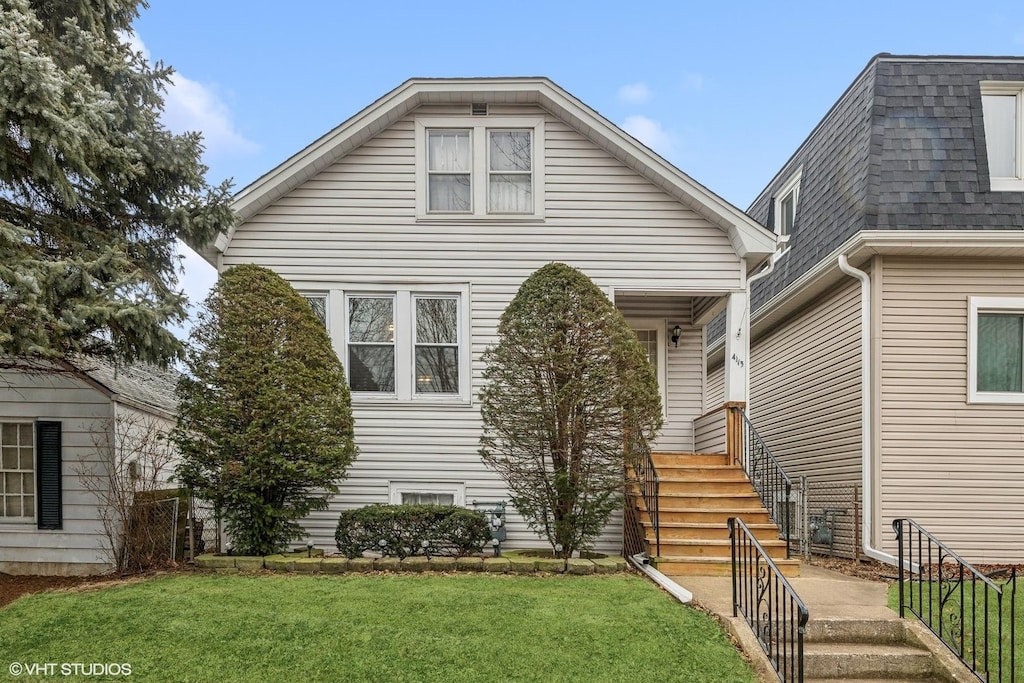 view of front of house featuring a front yard