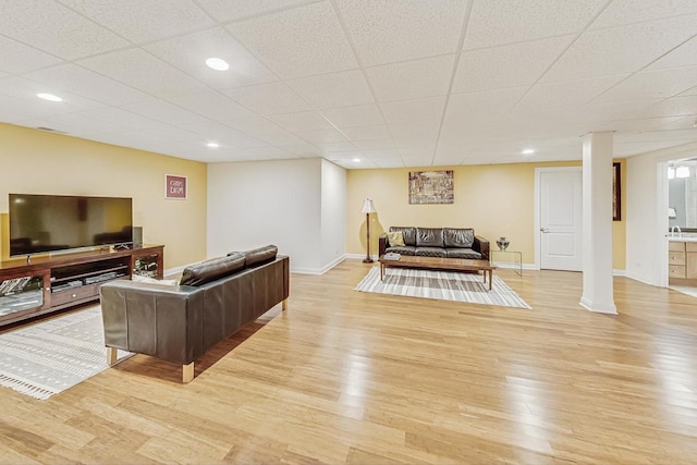 living room featuring recessed lighting, light wood-style flooring, and baseboards