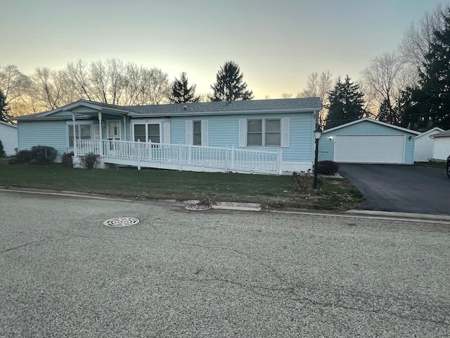 view of front of home featuring a yard, an outdoor structure, and a garage