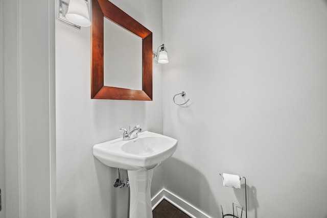 bathroom featuring sink