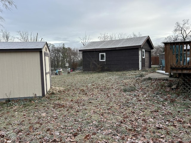 view of yard with a storage shed