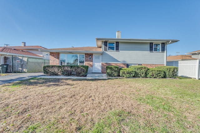 split level home with a front yard