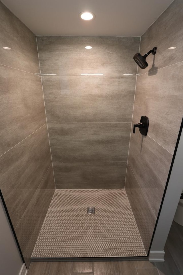 bathroom with a tile shower