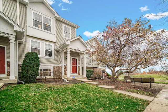 view of front of house featuring a front yard