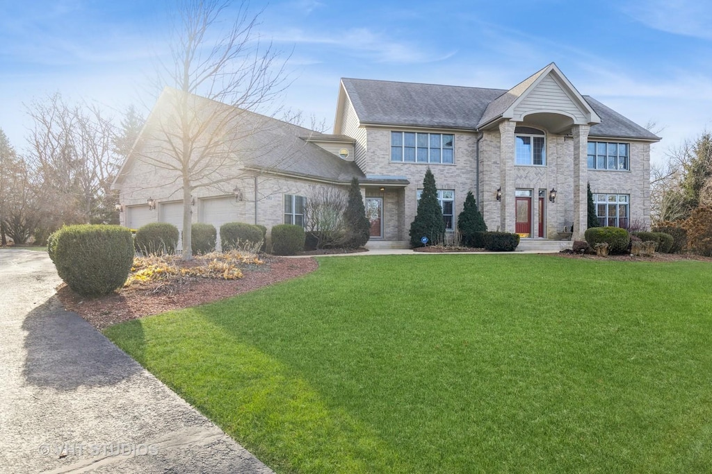 view of front of home featuring a front yard and a garage