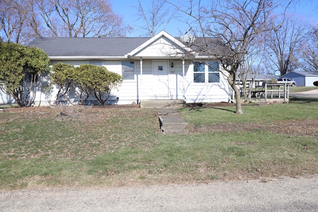 single story home with a front yard