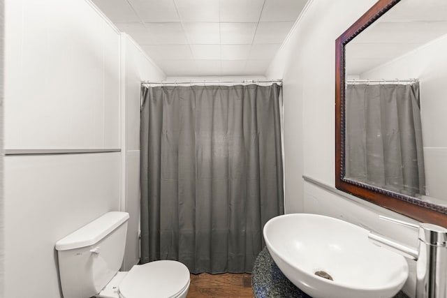 1326 Arthur Ave, Joliet, IL 60432 - full bath with crown molding, toilet, wood finished floors, a sink, and a shower with curtain