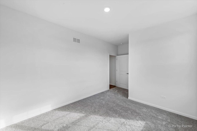 unfurnished room featuring carpet floors